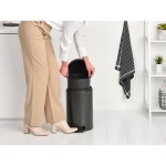 Бак для мусора с педалью Brabantia NewIcon Pedal Bin 12 л, графитовый (233487) Бак для мусора с педалью Brabantia NewIcon Pedal Bin 12 л, графитовый (233487)