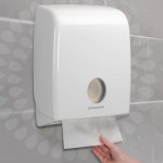 Складені рушники для рук V-Fold, Kimberly-Clark Kleenex® код 6789, 15 пачок x 186 аркушів білого, двошарового паперу (всього 2790 шт.) Складені рушники для рук V-Fold, Kimberly-Clark Kleenex® код 6789, 15 пачок x 186 аркушів білого, двошарового паперу (всього 2790 шт.)